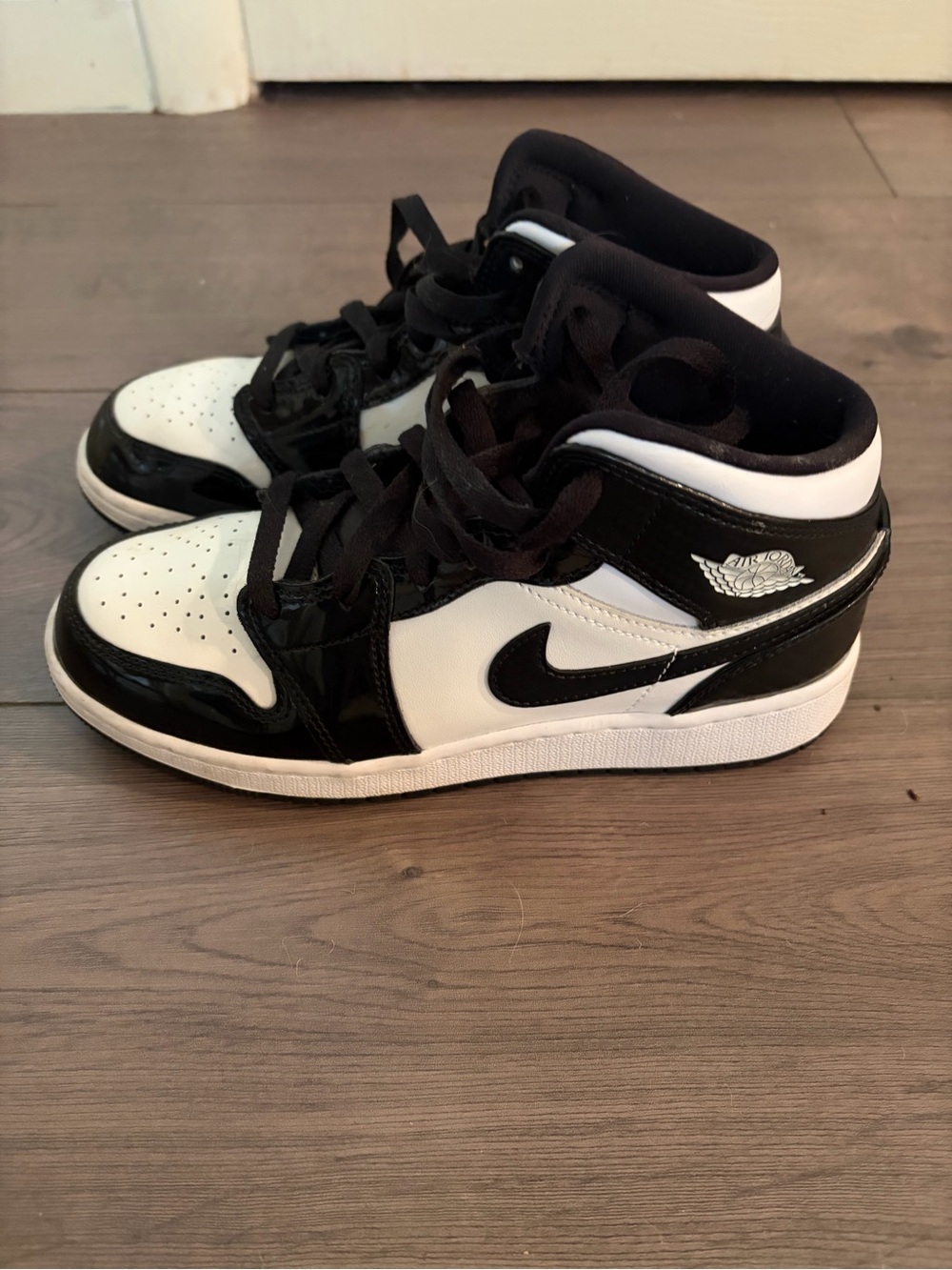 Jordan 1 Mid SE Kids' Sneakers Panda Black & White size 5 - Picture 4 of 14